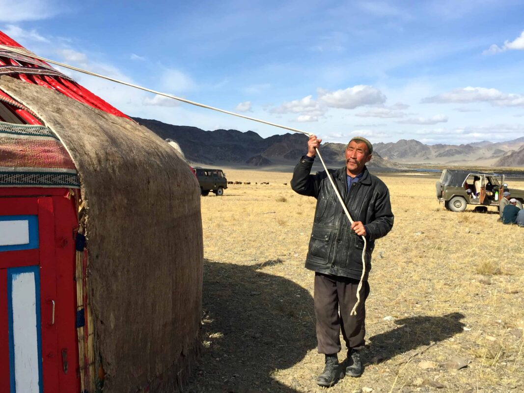 TRAVEL VISUAL DIARY EAGLE HUNTERS INSIDE NAADAM FESTIVAL 3